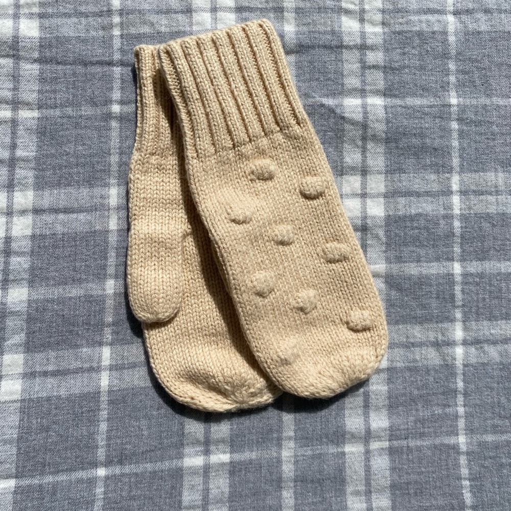 Crewcuts Bobble mittens in oatmeal color. Size small. NWT.